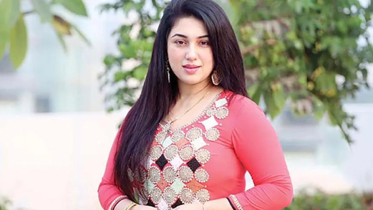 চিত্রনায়িকা অপু বিশ্বাস
