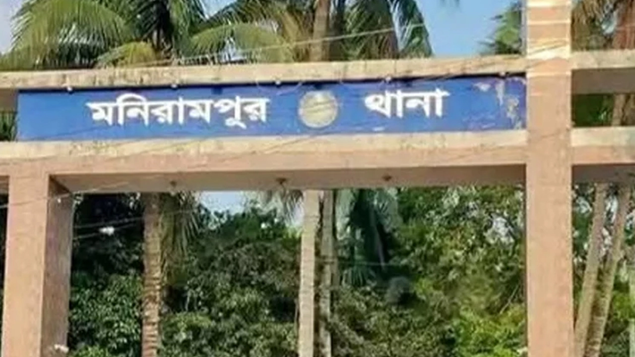 যশোরের মনিরামপুরে শিমুলগাছ থেকে পড়ে কৃষকের মৃত্যু