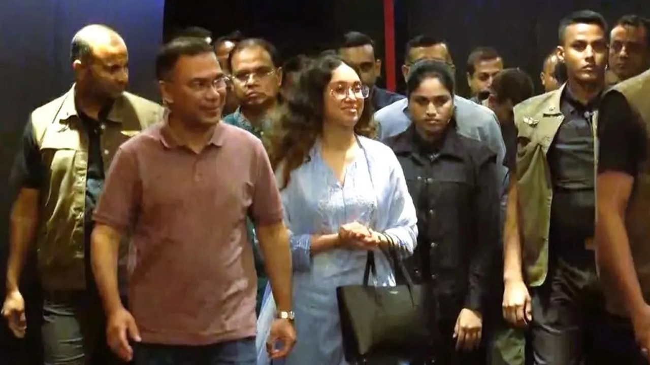 ‘বনলতা এক্সপ্রেস’ দেখতে মেয়ে জাইমাকে নিয়ে প্রেক্ষাগৃহে তারেক রহমান