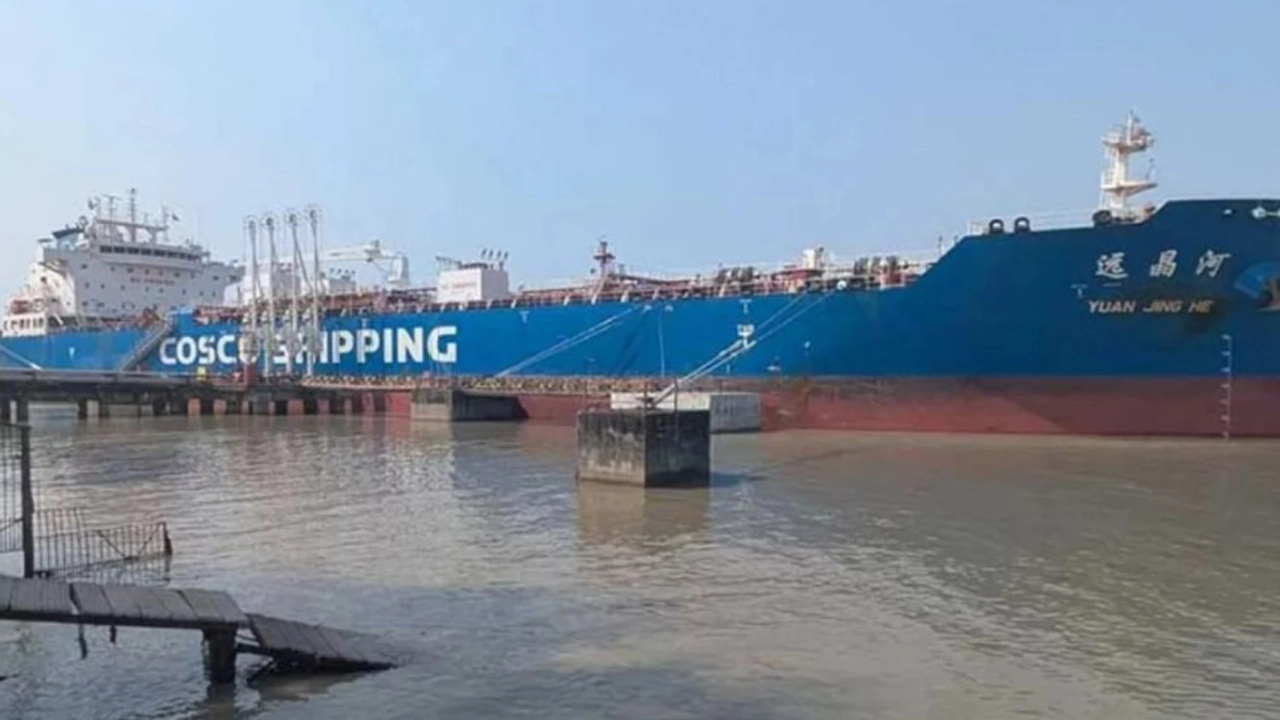 চট্টগ্রাম বন্দরে জ্বালানিবাহী ৪ জাহাজ