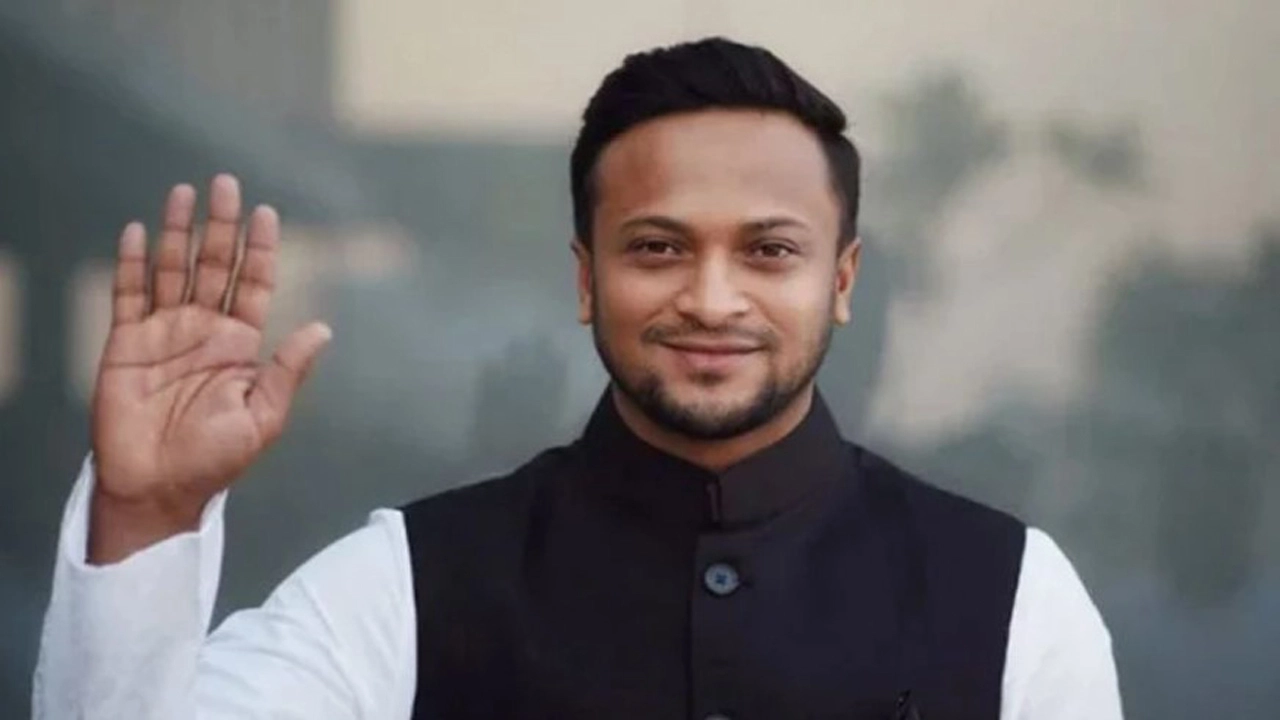 আওয়ামী লীগের রাজনীতিই করে যেতে চান সাকিব