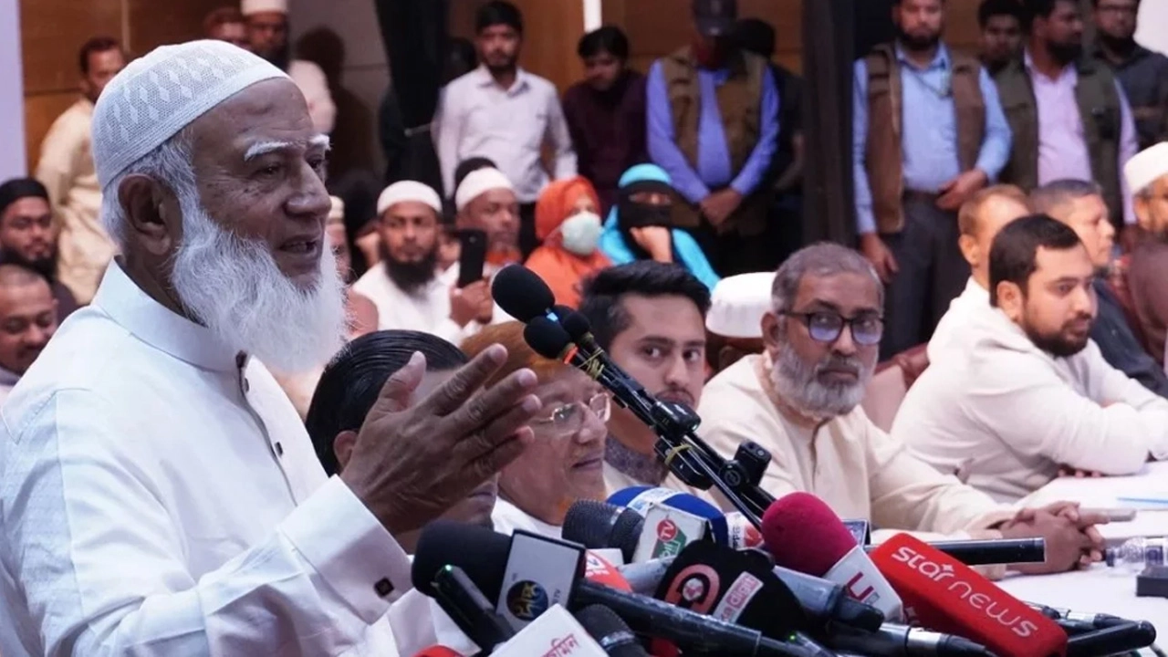 বাংলাদেশে অনুষ্ঠিত “জুলাই শহীদ পরিবার ও আন্দোলনে অংশগ্রহণকারীদের” সঙ্গে এক মতবিনিময় সভায় জামায়াত আমির।