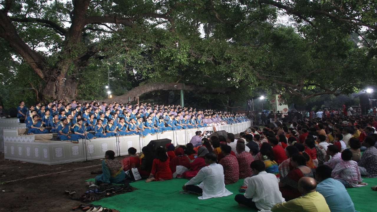 রমনার বটমূলে ছায়ানটের বর্ষবরণ: ‘জাগো আলোক-লগ্নে’ গানে নতুন বছরের সূচনা