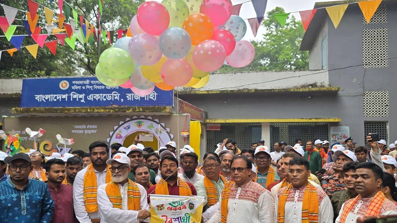 শিশু একাডেমি প্রাঙ্গণে বেলুন উড়িয়ে দুই দিনব্যাপী বৈশাখী মেলার আনুষ্ঠানিক উদ্বোধন