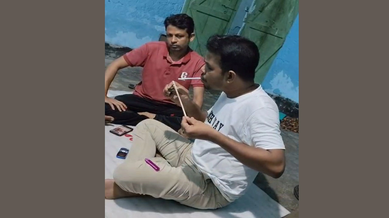 আলোচিত বিপুল মুহুরী । ছবি : গ্রামের কাগজ