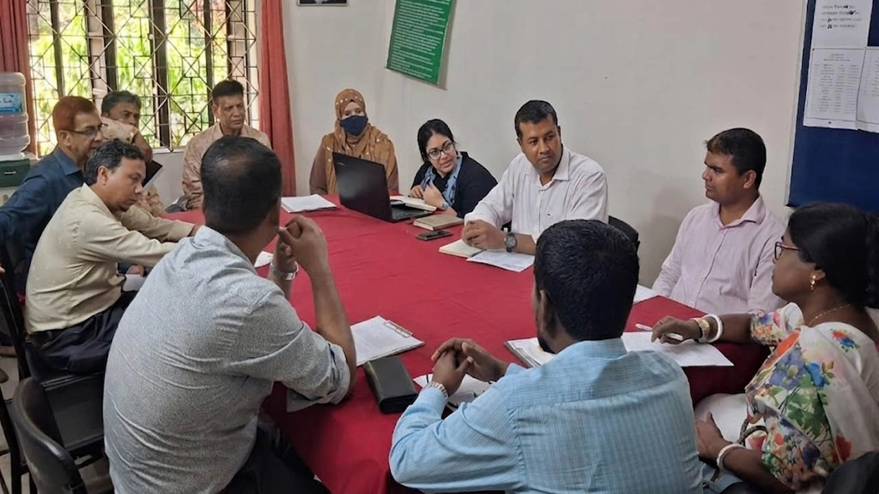 যশোরে পাচার ও যৌন শোষণের ঝুঁকিতে থাকা শিশুদের সুরক্ষায় শেয়ারিং সভা অনুষ্ঠিত হয়। ছবি : গ্রামের কাগজ