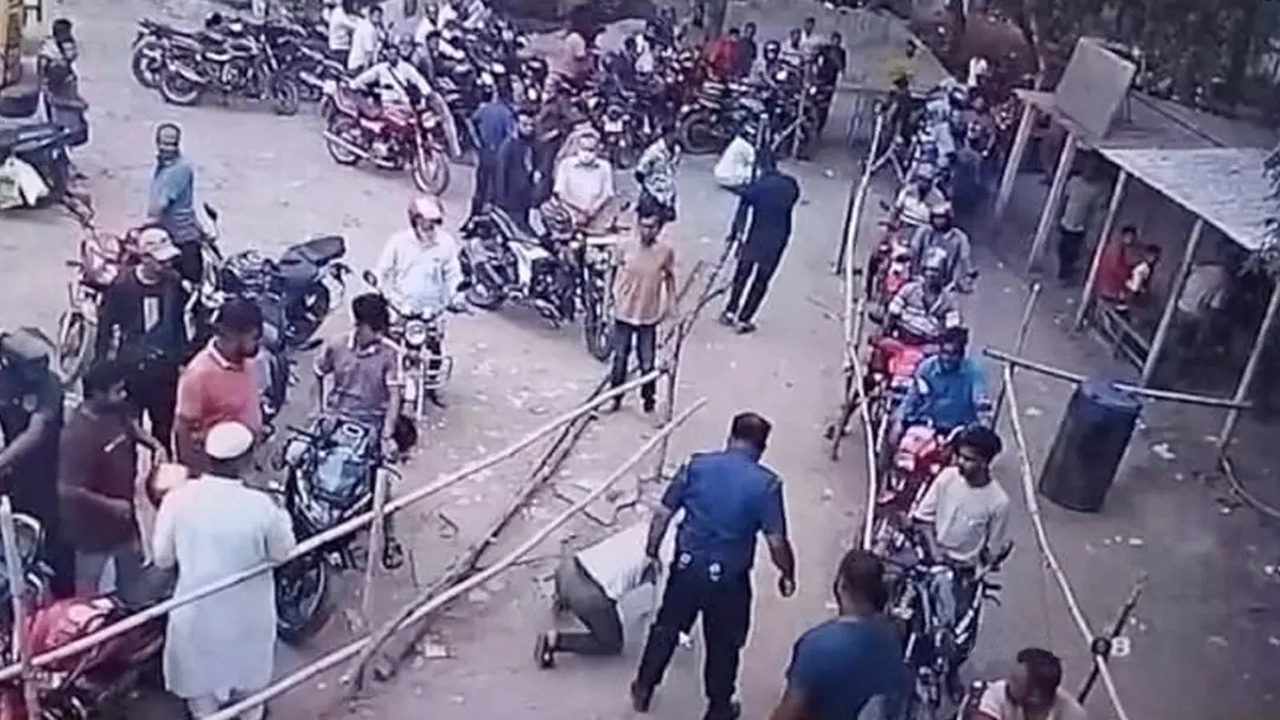 ফিলিং স্টেশনে অনিয়মের ভিডিও ধারণ করায় সাংবাদিককে মারধর