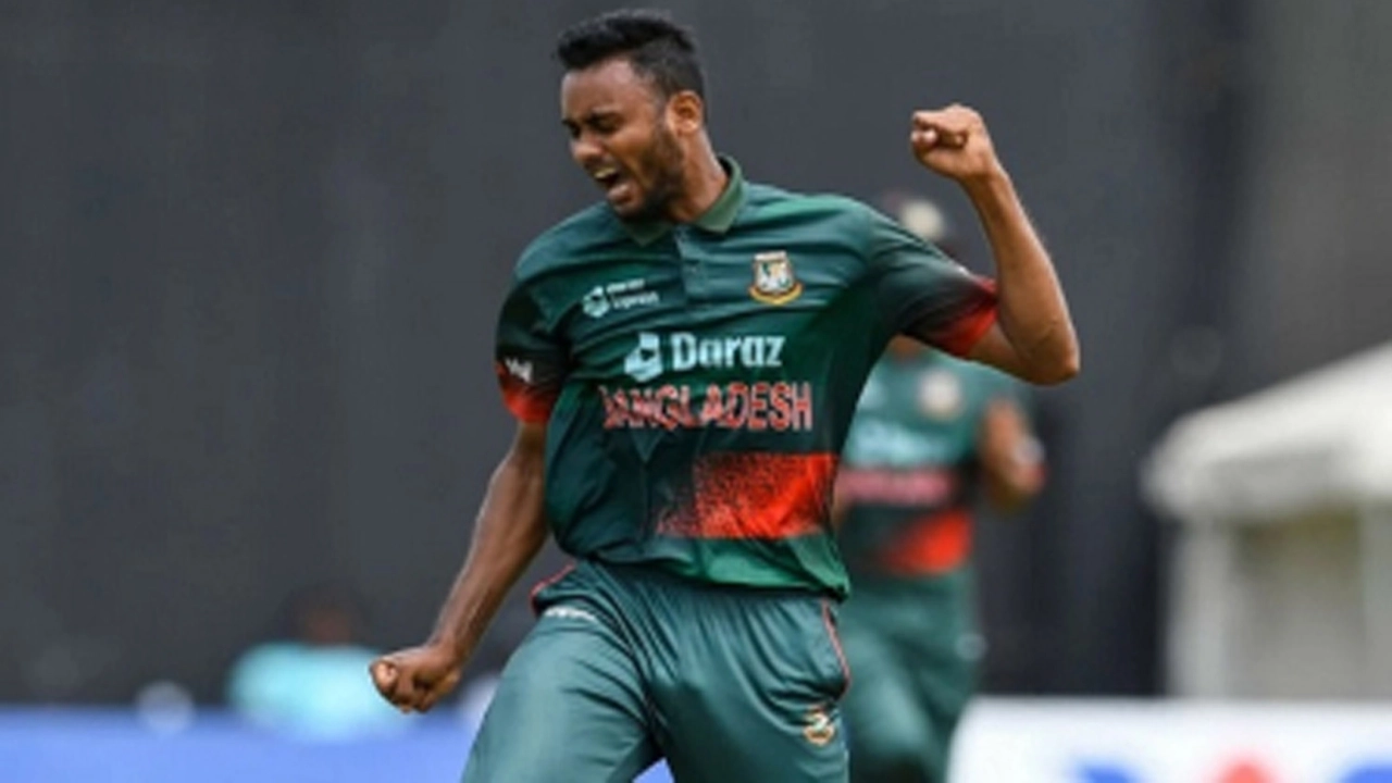 শরিফুলের বোল্ডে ভাঙল নিউজিল্যান্ডের ওপেনিং জুটি