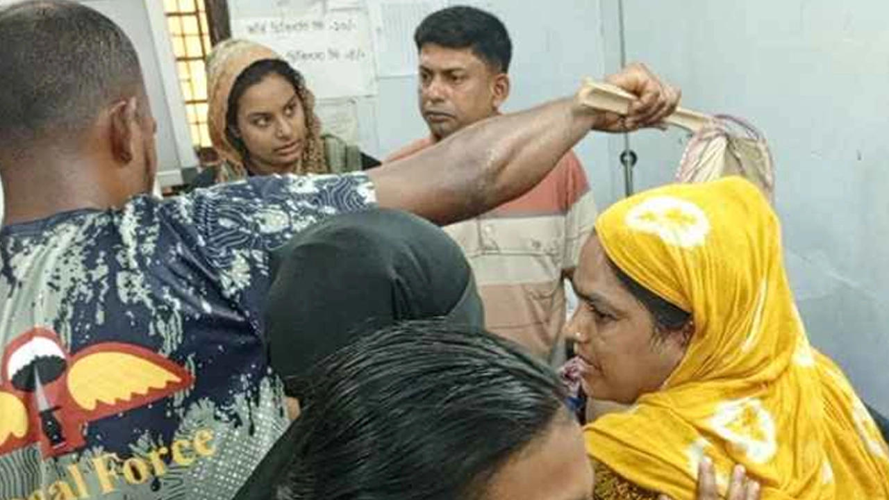 শৈলকুপায় বাকিতে চা না দেওয়ায় দুপক্ষের সংঘর্ষে আহত ১২