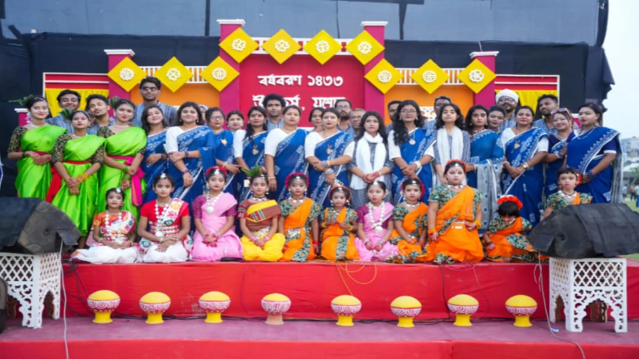 যশোরে বাংলা নববর্ষ ১৪৩৩ উদযাপন উপলক্ষে বর্ণাঢ্য সাংস্কৃতিক অনুষ্ঠানের আয়োজন করেছে উৎকর্ষ যশোর। ছবি: গ্রামের কাগজ