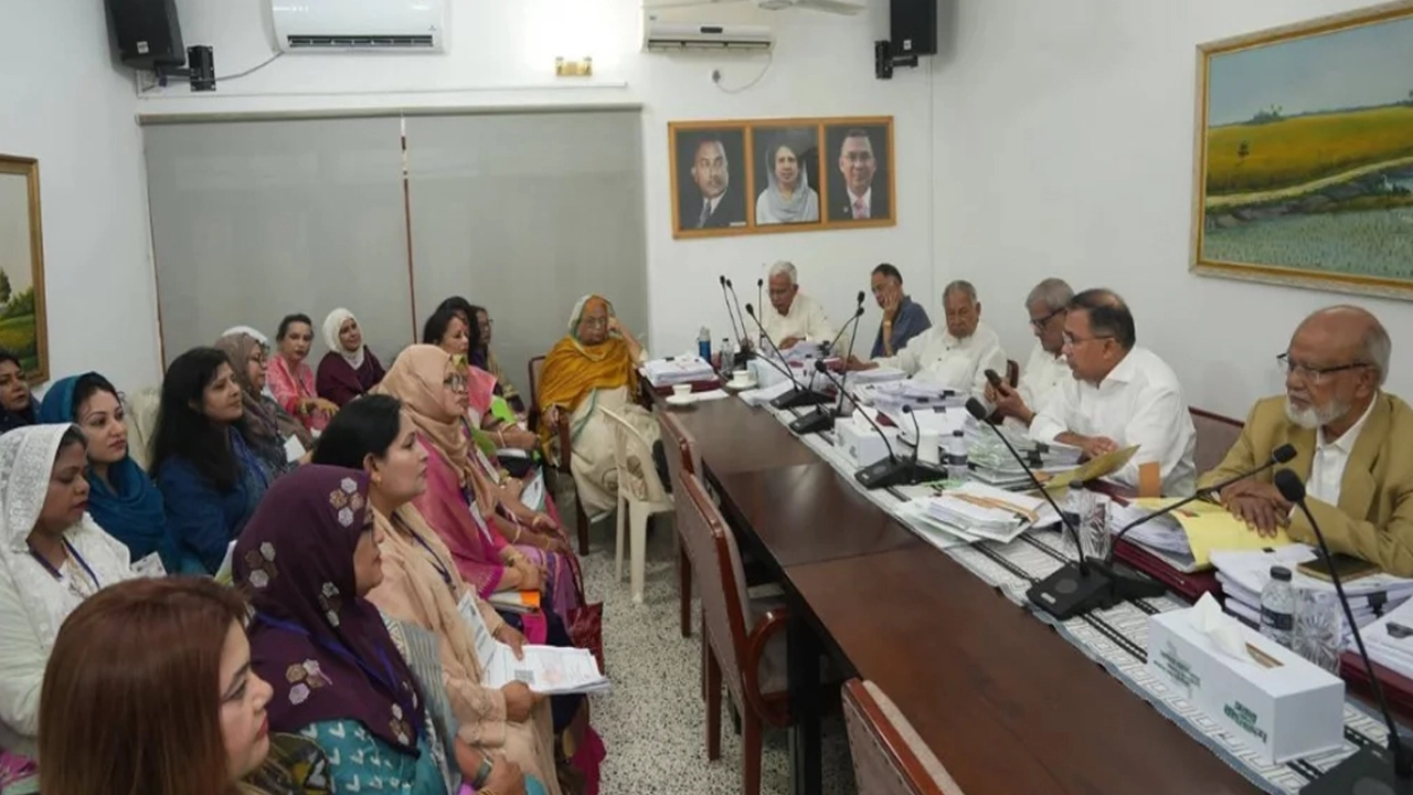 গভীর রাত পর্যন্ত মনোনয়ন প্রত্যাশীদের সাক্ষাৎকার নিলেন প্রধানমন্ত্রী