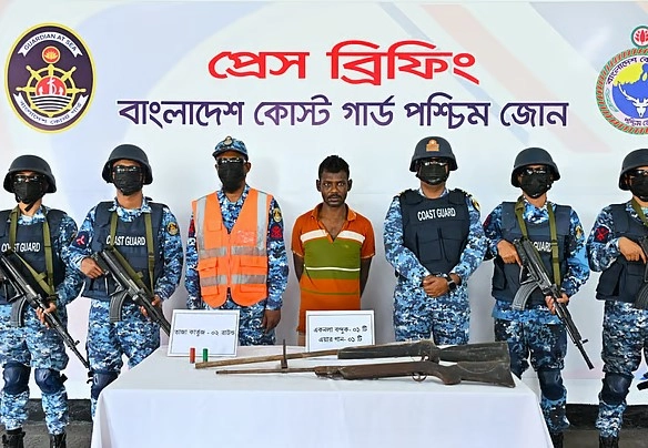 সুন্দরবনের ডাকাত দল ছোট সুমন বাহিনীর সেকেন্ড ইন কমান্ডকে আটক করেছে বাংলাদেশ কোস্টগার্ড।