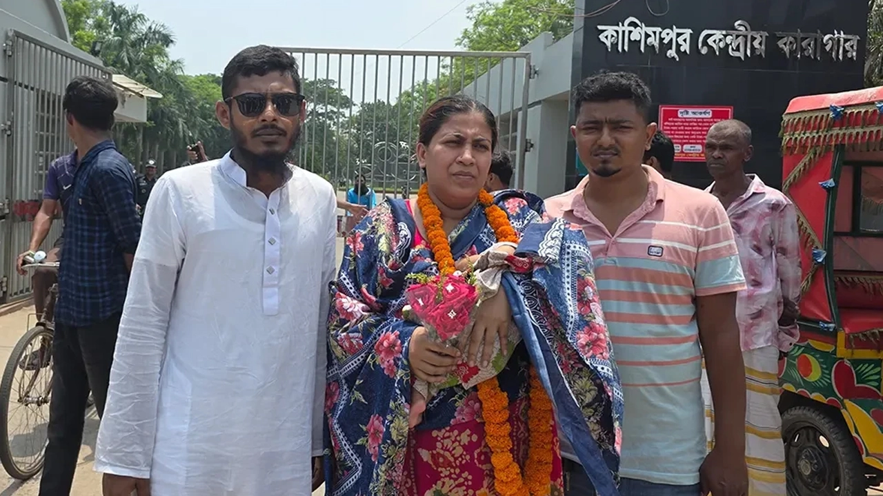 শিশু সন্তানসহ কারামুক্ত সেই যুব মহিলা লীগ নেত্রী