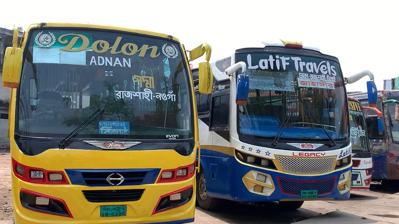 রাজশাহী থেকে ঢাকাগামী বাস চলাচল হঠাৎ বন্ধ।