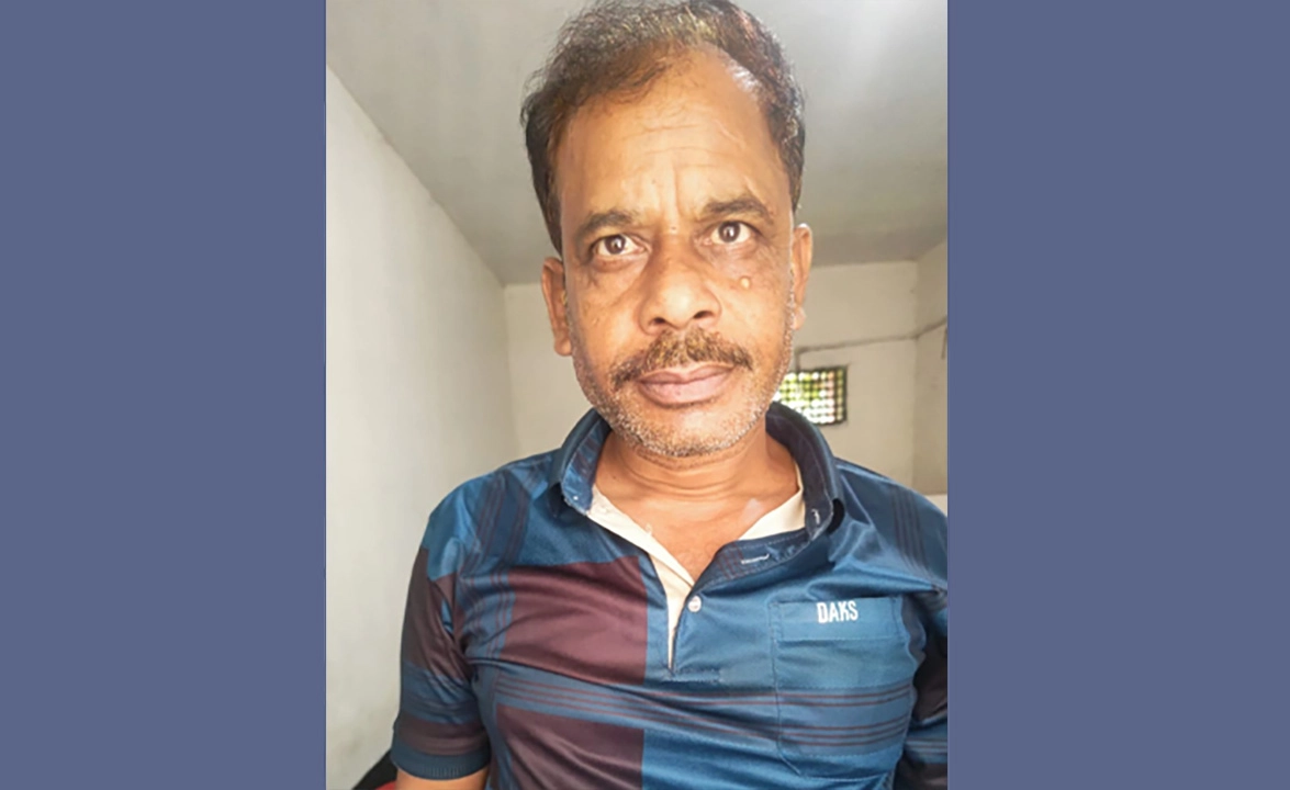 আটক  আসামী মুকুল হোসেন । ছবি : প্রতিনিধি