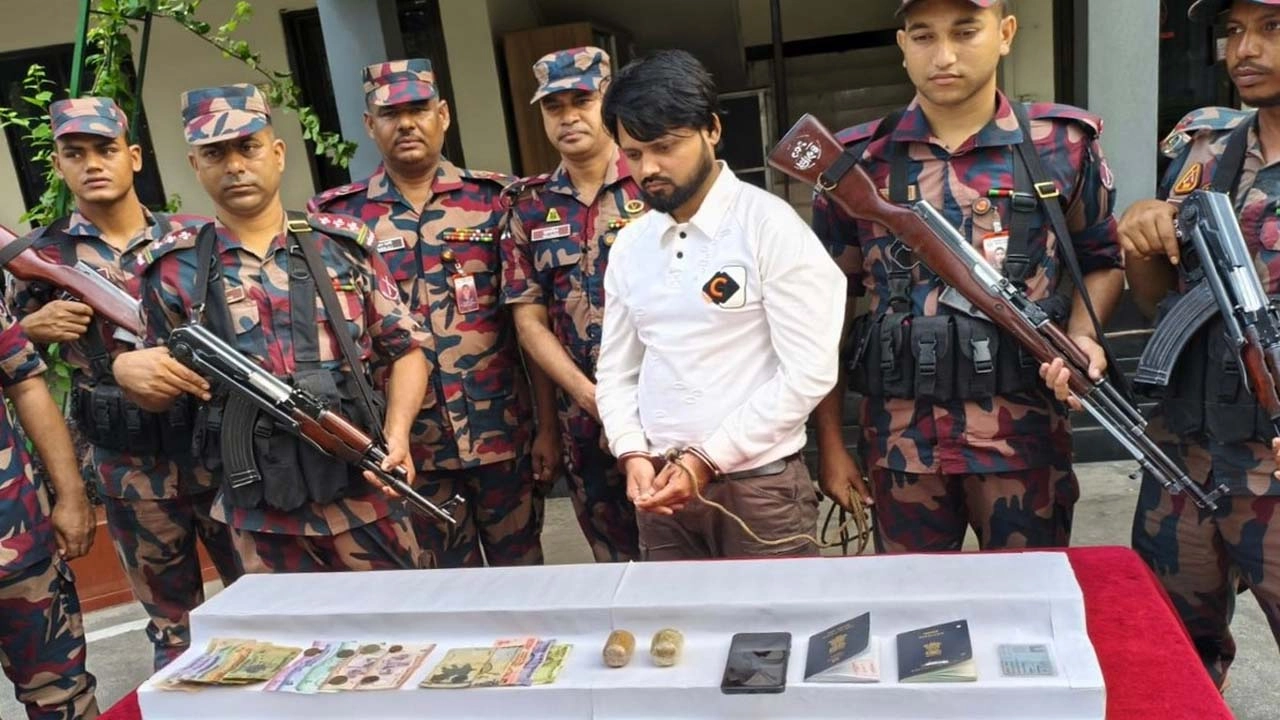যশোরে প্রায় ২ কোটি টাকা মূল্যের গোল্ড পেস্টসহ ভারতীয় নাগরিক আটক ।