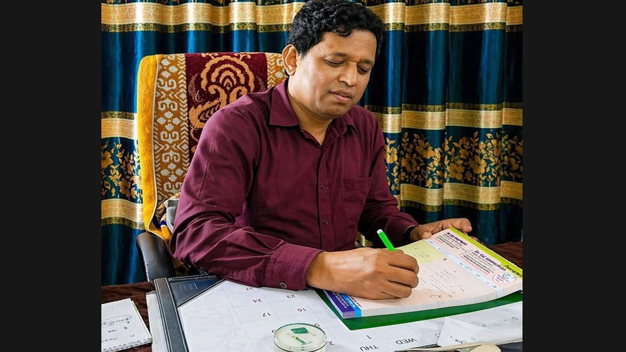 ডাক্তার কামরুজ্জামান । ছবি : প্রতিনিধি