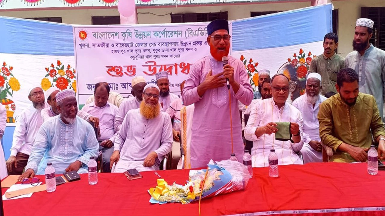 মোরেলগঞ্জে প্রায় ১ কোটি টাকা ব্যায়ে ৩টি খাল পুন:খননের উদ্বোধন । ছবি : প্রতিনিধি