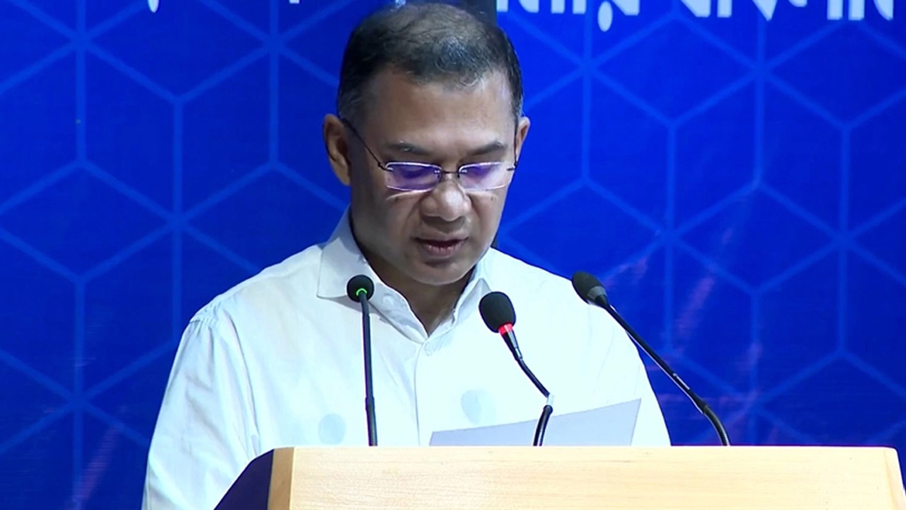 মেধাভিত্তিক জনপ্রশাসন গঠনে কাজ করছে সরকার : প্রধানমন্ত্রী