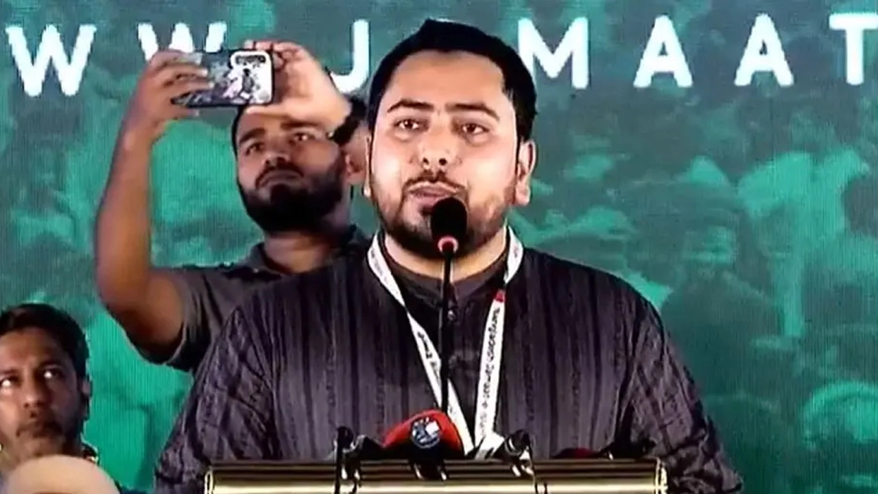জাতীয় সংসদের বিরোধীদলীয় হুইপ নাহিদ ইসলাম বিএনপির ‘কৃষক কার্ড’ ও ‘ফ্যামিলি কার্ড’ কর্মসূচিকে তীব্র সমালোচনা করেছেন।