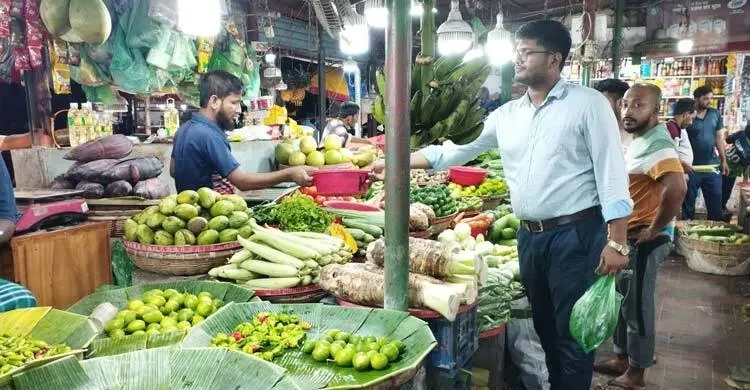 খুলনার বাজারে সবজির পাশাপাশি মাংসের দামও ঊর্ধ্বমুখী। ছবি: সংগৃহীত