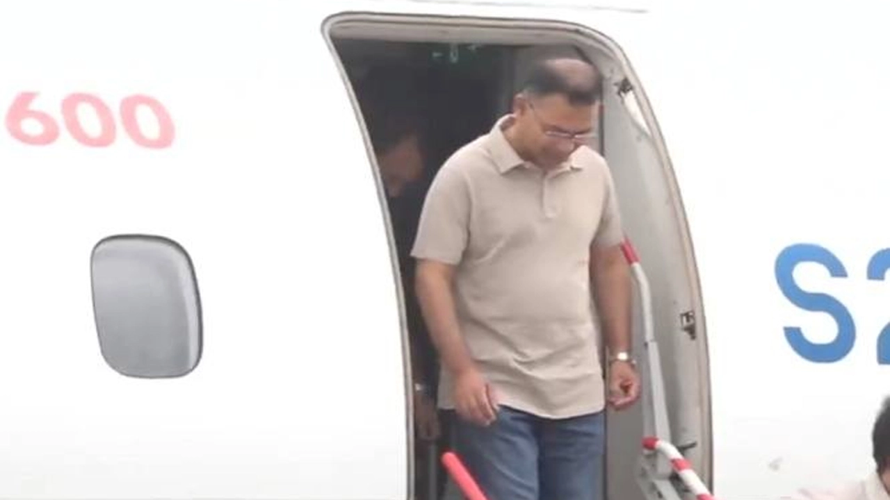 যশোরে পৌঁছেছেন প্রধানমন্ত্রী তারেক রহমান। ছবি : ইন্টারনেট