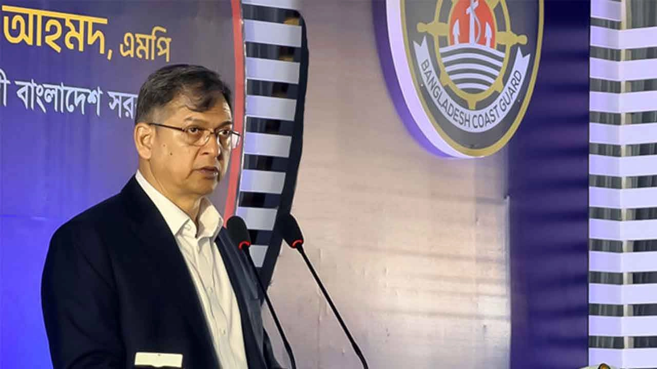 স্বরাষ্ট্রমন্ত্রী সালাহউদ্দিন আহমদ।