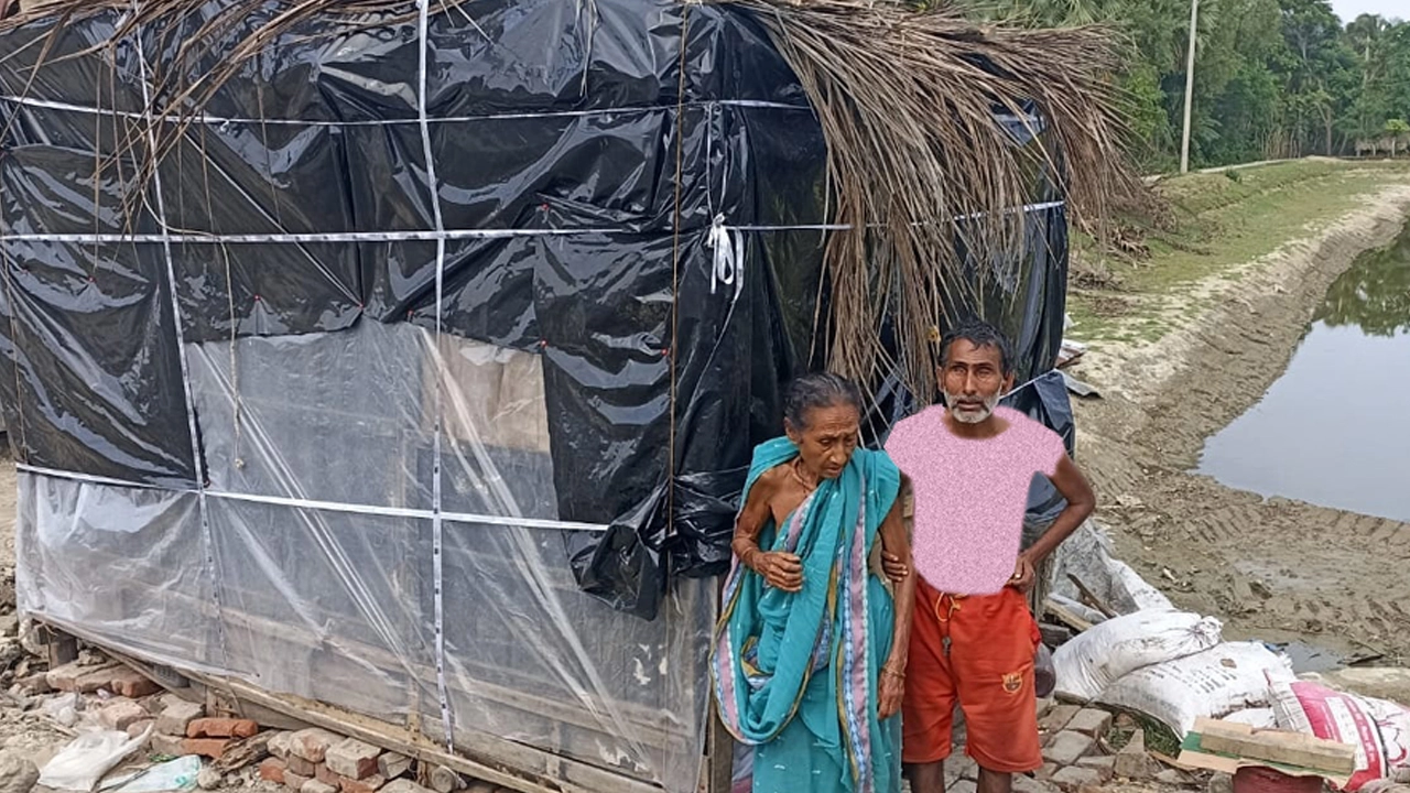 মোরেলগঞ্জে ৩০ বছর ধরে টোং ঘরে প্রতিবন্ধী বিধান রায়ের মানবেতর জীবন