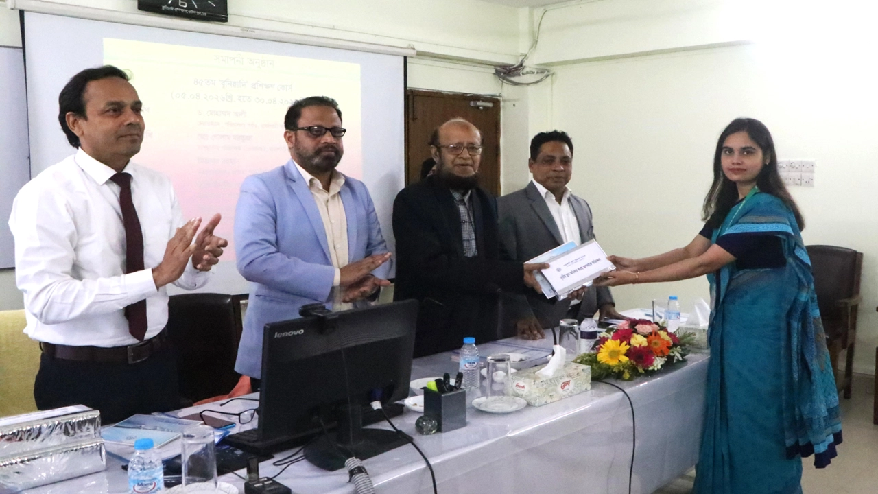 ৪৫তম বুনিয়াদি প্রশিক্ষণ কোর্সের সমাপনী অনুষ্ঠিত