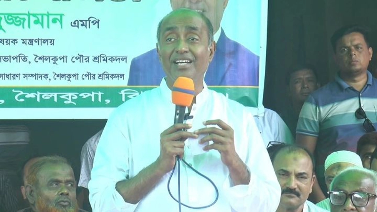 ঝিনাইদহের শৈলকূপায় আয়োজিত মে দিবসের এক আলোচনা সভায় প্রধান অতিথির বক্তব্য রাখছেন আইন, বিচার ও সংসদ বিষয়ক মন্ত্রী মো. আসাদুজ্জামান