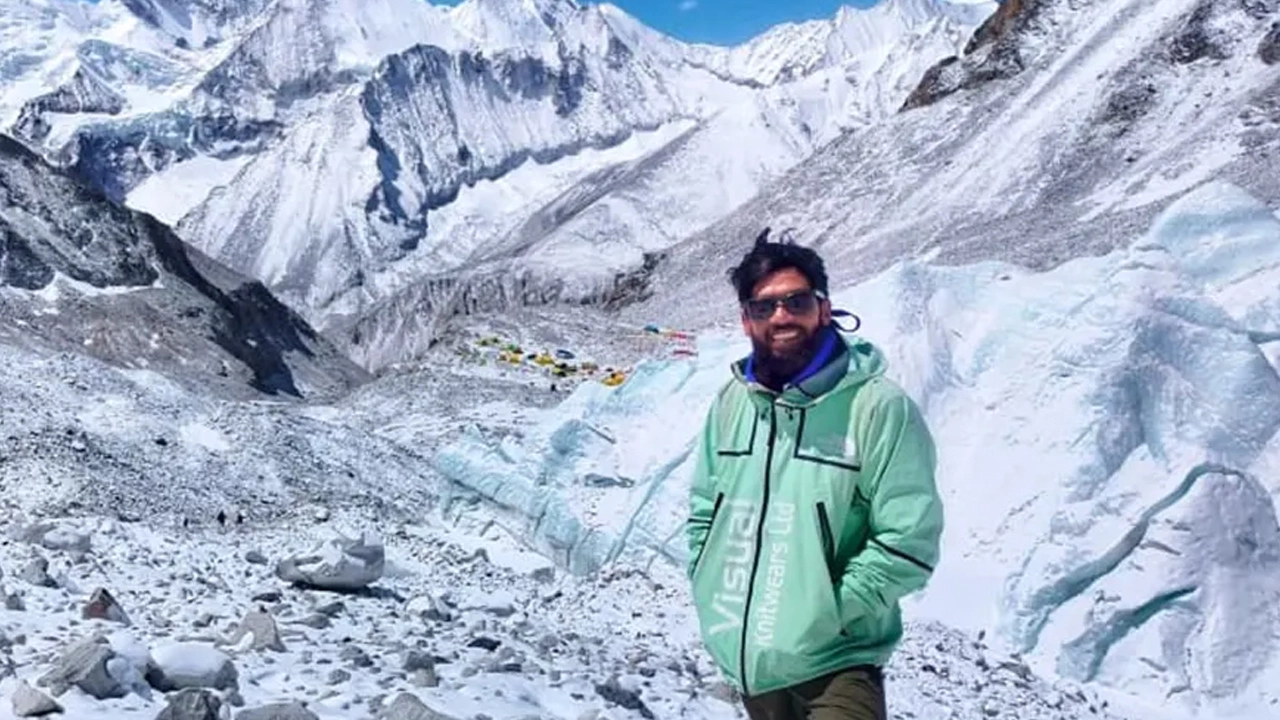 প্রথম বাংলাদেশি হিসেবে মাউন্ট মাকালু জয় বাবর আলীর