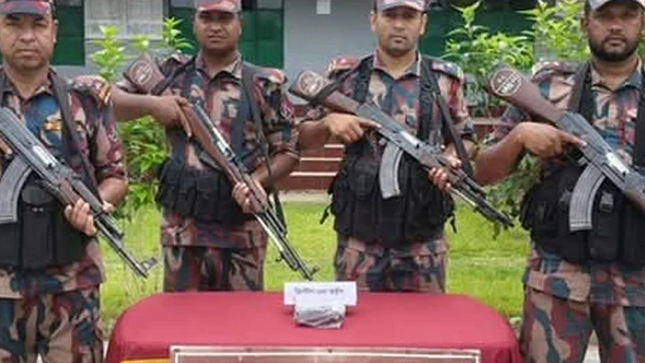 সাতক্ষীরা সীমান্তে ৬ কোটি টাকার ক্রিস্টাল মেথ আইস জব্দ