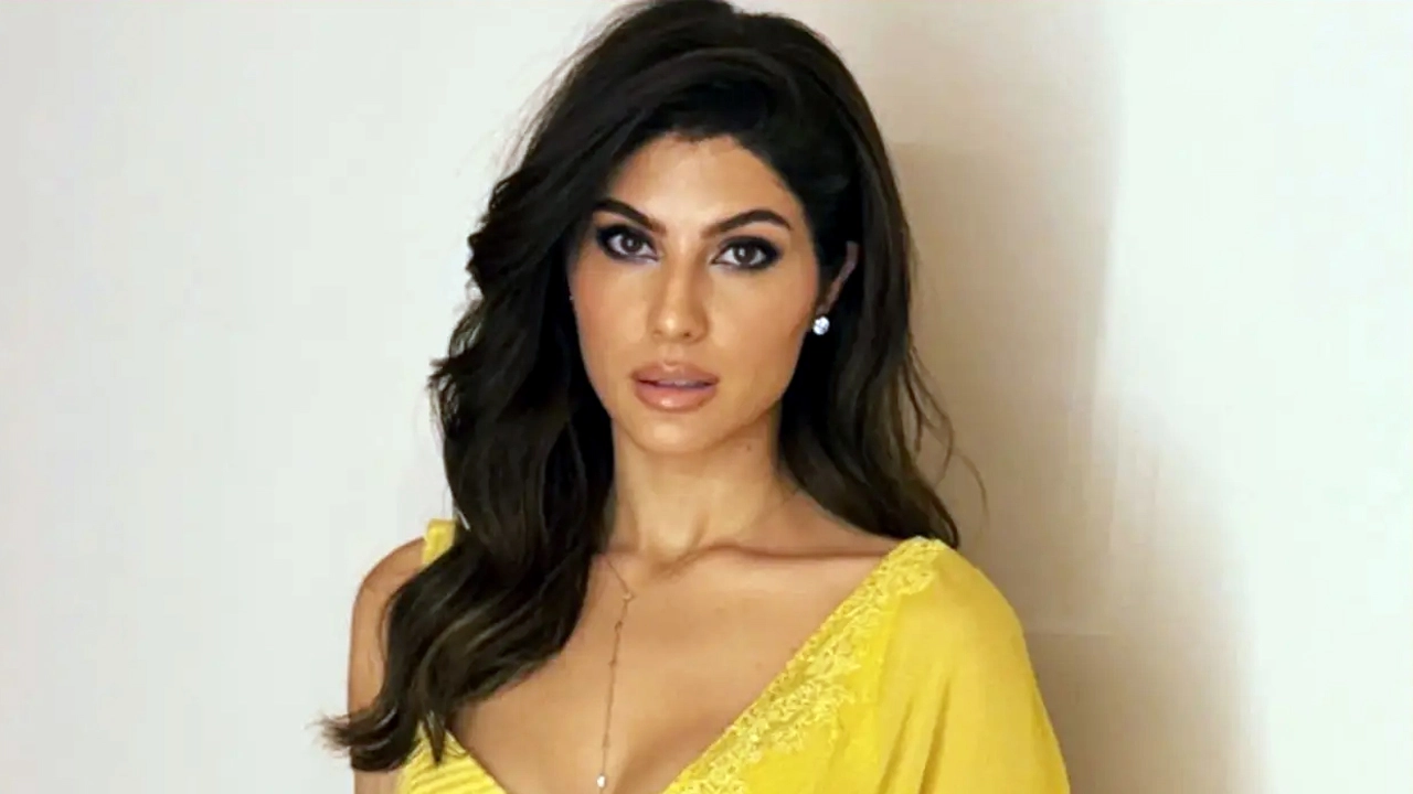 ইরানি অভিনেত্রী এলনাজ নোরৌজী