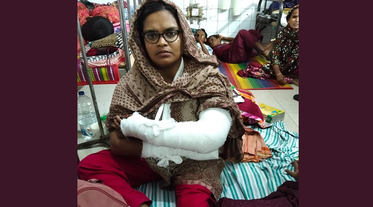 আহত সোমা আক্তার খাদিজা । ছবি : গ্রামের কাগজ