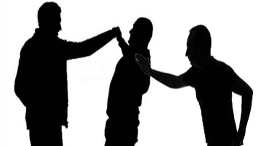 যশোরে অস্ত্রের মুখে জিম্মি করে মারধর