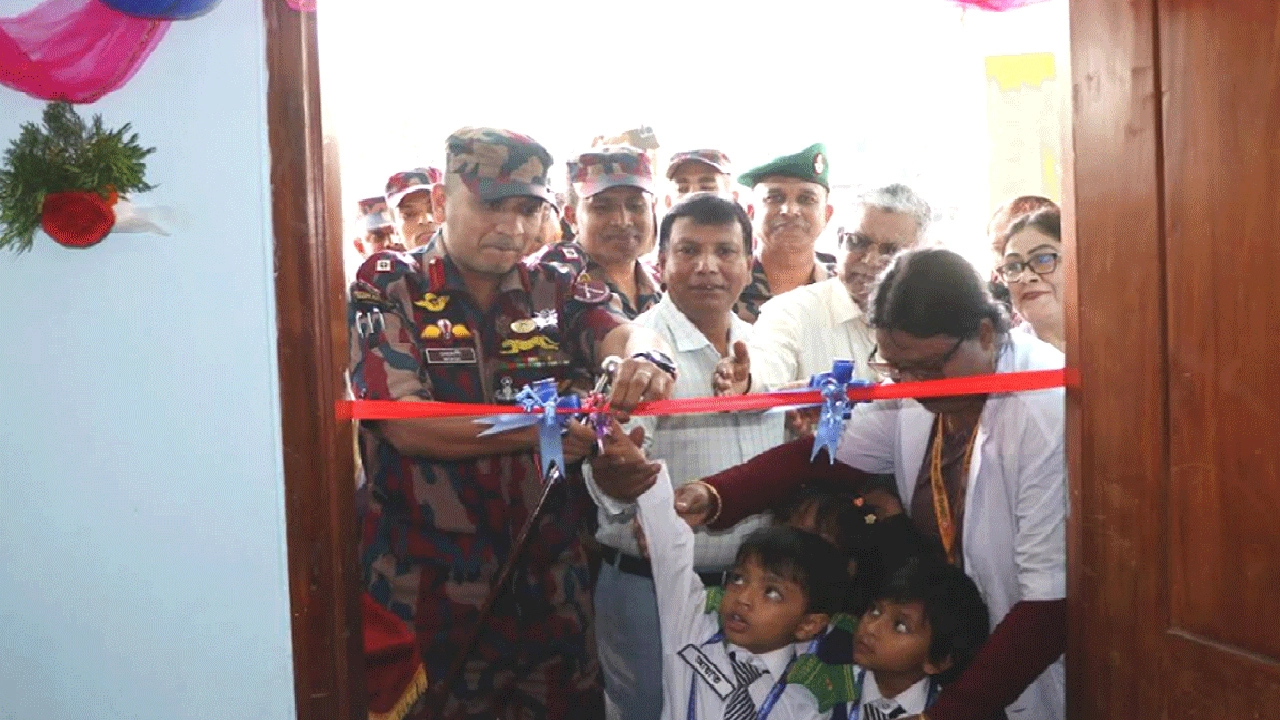 লালমনিরহাটে বর্ডারগার্ড স্কুলে দৃষ্টিনন্দন শ্রেণিকক্ষ উদ্বোধন