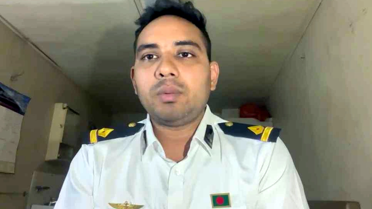 হরমুজে আটকে পড়া বাংলাদেশি নাবিকদের আকুতি : ভিসা জটিলতায় দেশে ফেরা নিয়ে সংকট