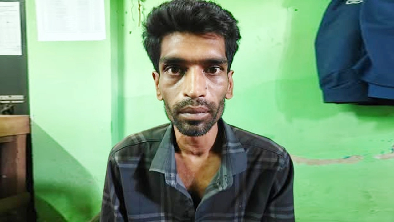 যশোরে ডিকু বাহিনীর প্রধান আক্তারুজ্জামান ডিকু