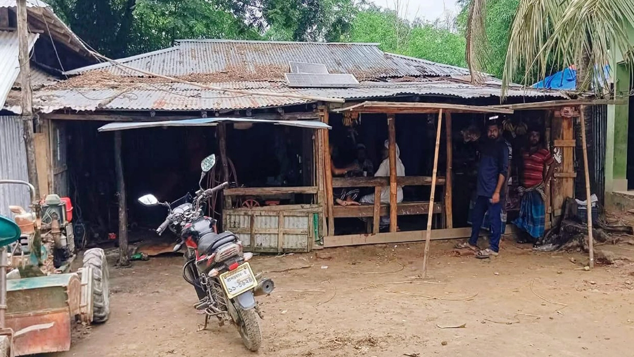 রূপসী পাড়া জামে মসজিদের জমি নিয়ে উত্তেজনা