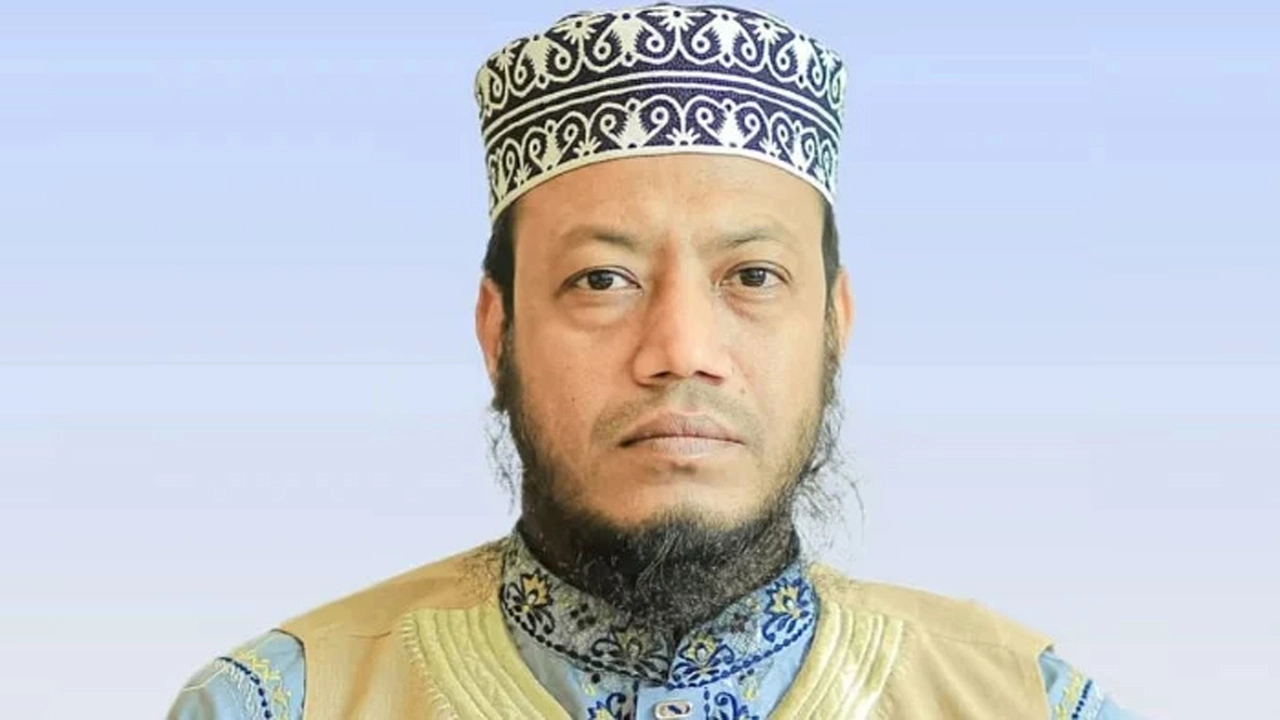 কুষ্টিয়া সরকারি কলেজে এমপি আমির হামজাকে ঘিরে বিক্ষোভ
