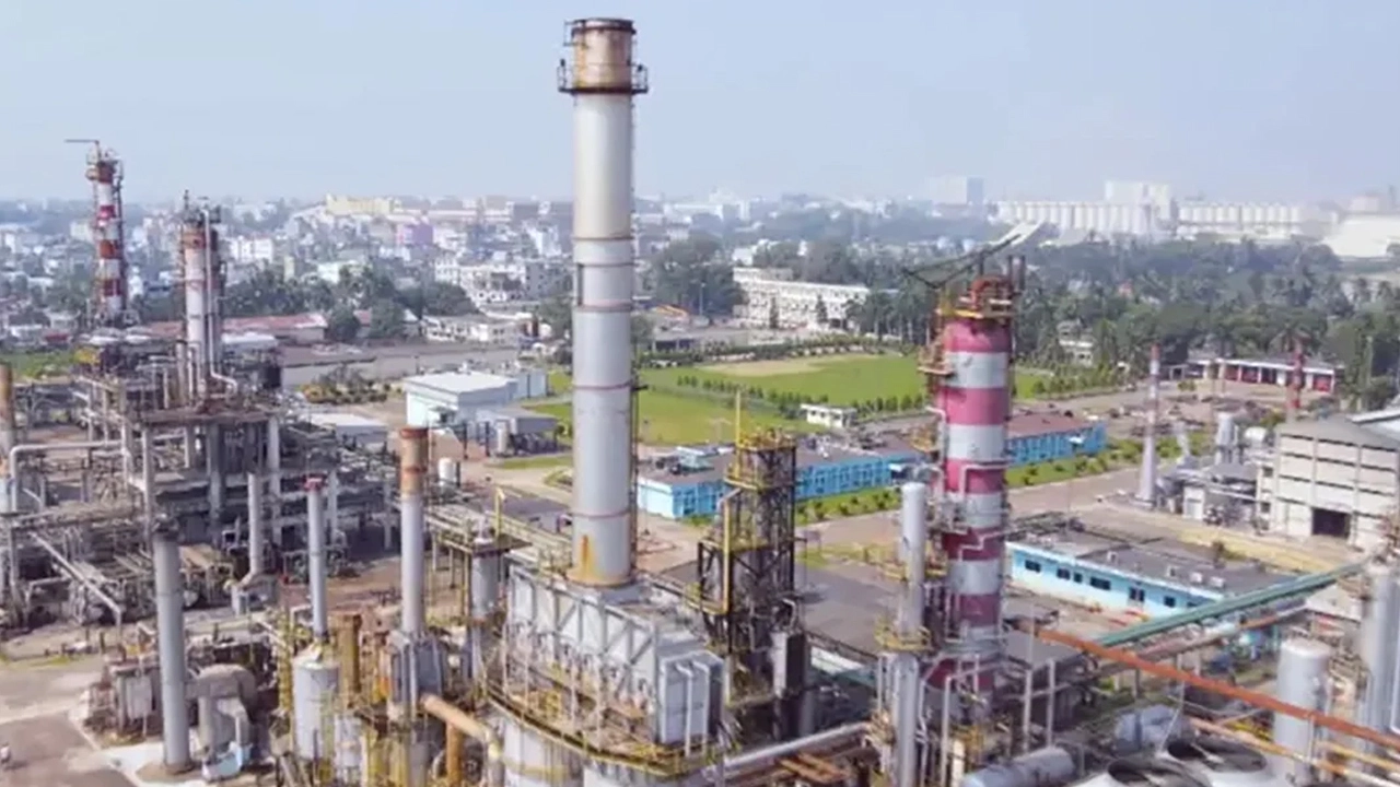 রাষ্ট্রায়ত্ত তেল শোধনাগার ইস্টার্ন রিফাইনারি।