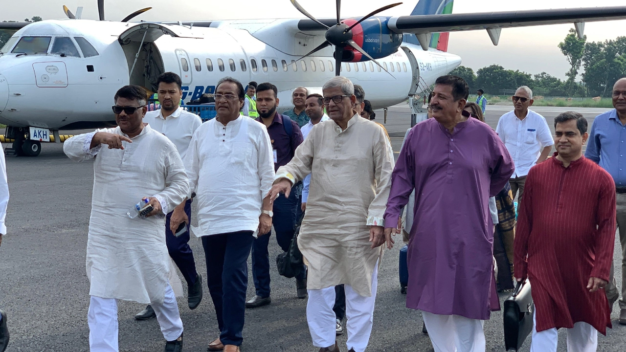 রাজশাহী সফরে দুই মন্ত্রী: শাহ মখদুম বিমানবন্দরে উষ্ণ অভ্যর্থনা