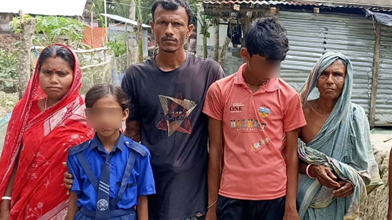 ৬০ বছরের পুরোনো বসতভিটা হারানোর শঙ্কায় কৃষক পরিবার