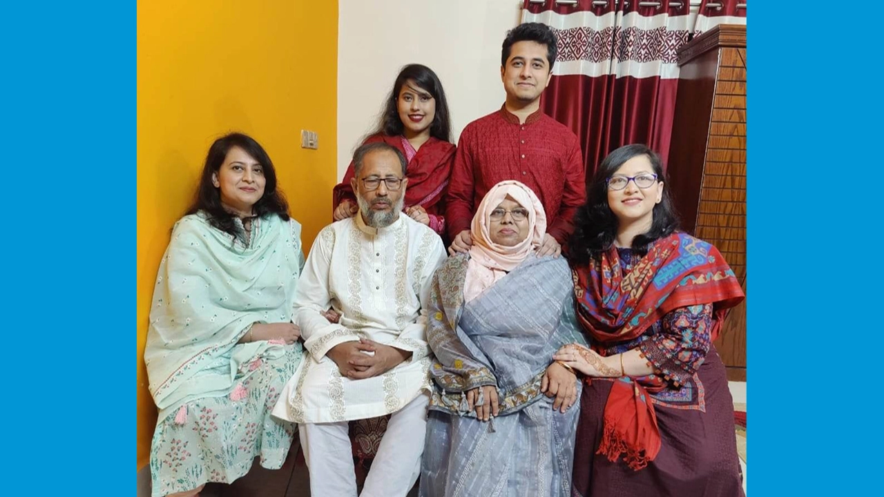 স্বামী ও চার চিকিৎসক সন্তানসহ রত্নগর্ভা শাহানারা বেগম  ¦ ছবিঃ মোতাহার হোসাইন
