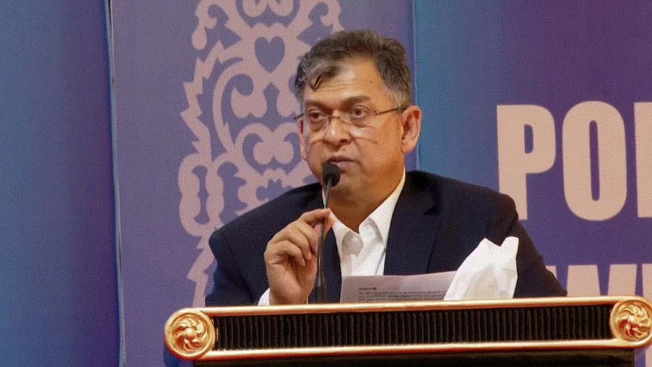 রাজারবাগ পুলিশ মিলনায়তনে স্বরাষ্ট্রমন্ত্রী সালাহউদ্দিন আহমদ। ছবি: সংগৃহীত