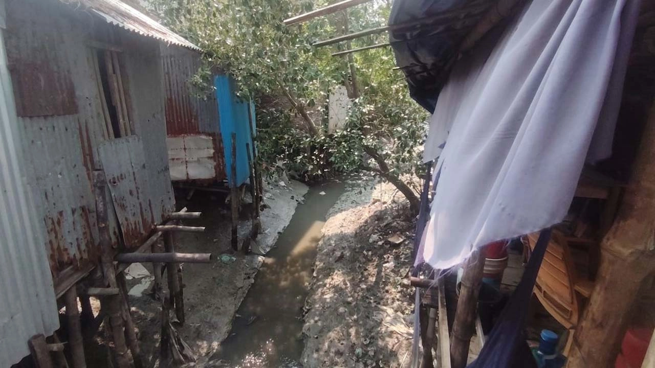 মোংলার ঠাকুরানী খাল: এবার কি ভাঙবে দখলের দেয়াল?