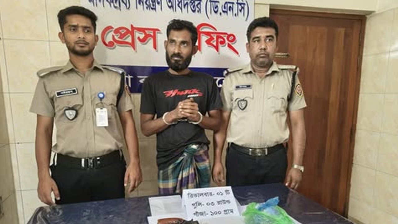 যশোরে পিস্তল ও মাদকসহ যুবদল নেতা রবিউল আটক