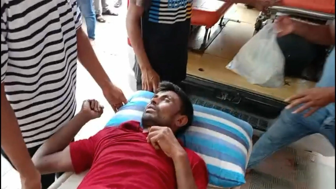 গ্রেফতার এড়াতে ইয়াবা গিলে খেয়ে ফেললো যুবক