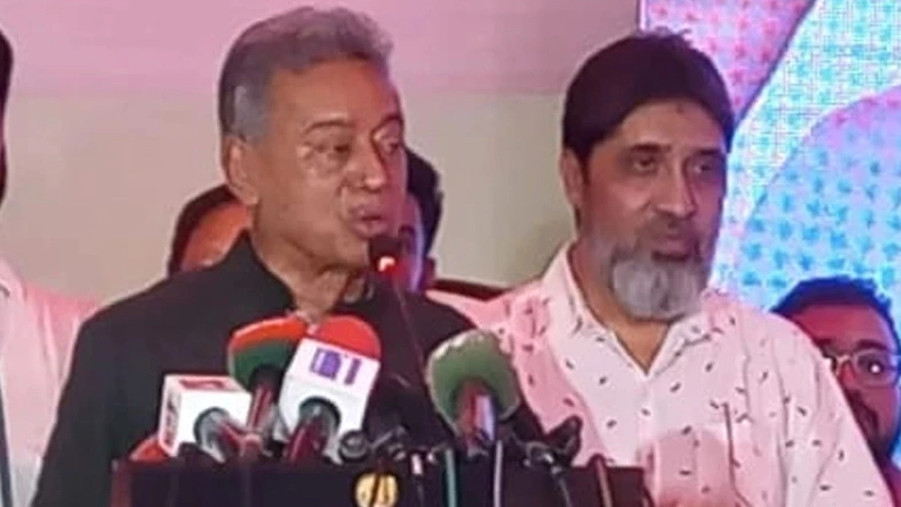 অর্থ ও পরিকল্পনা মন্ত্রী আমীর খসরু মাহমুদ চৌধুরী।