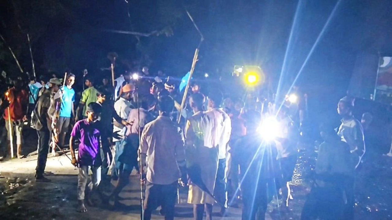 রাতের আঁধারে সংঘর্ষ, আহত ২৫